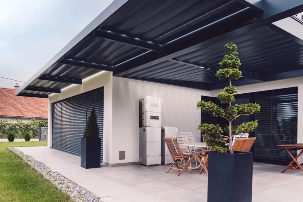 redback smart battery mounted on the exterior of a house near bunbury western australia